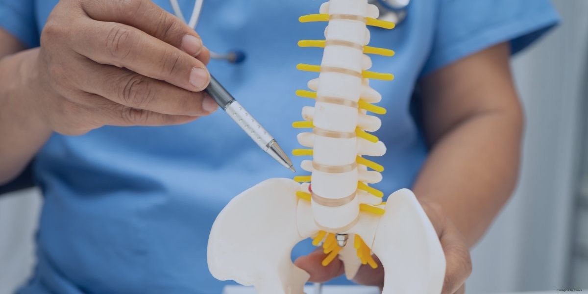 stenosi-del-canale-vertebrale-sintomi-cause-e-quando-rivolgersi-al-neurochirurgo
