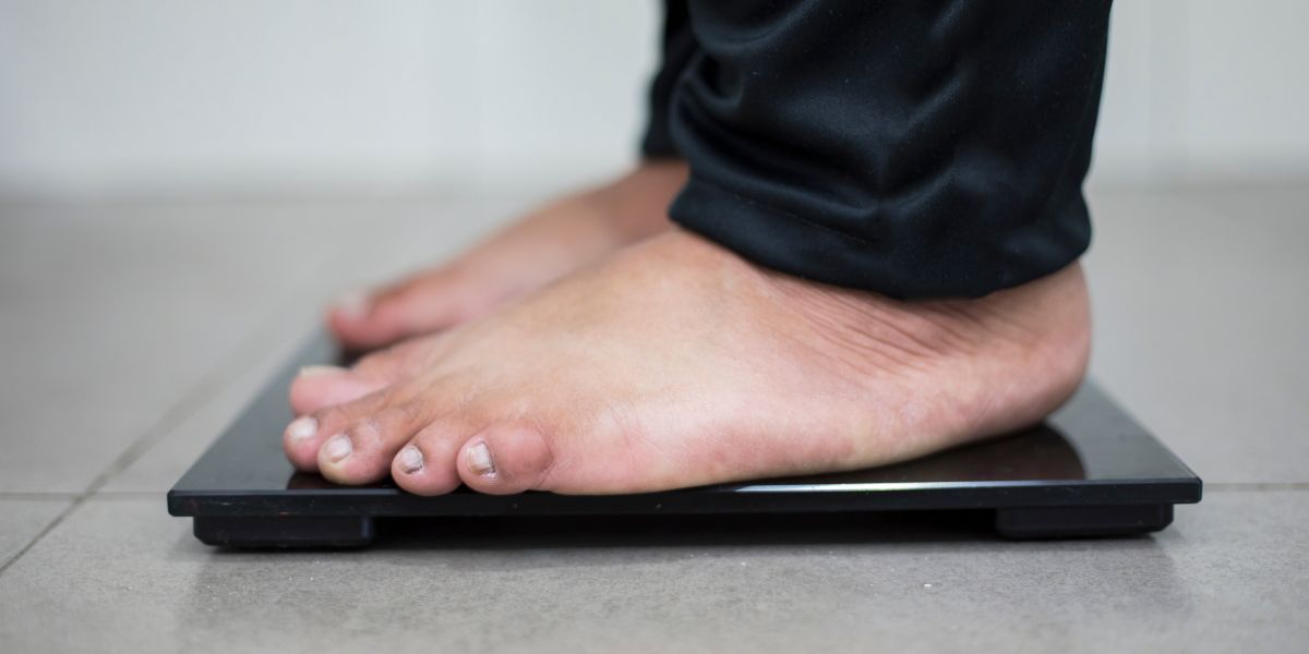 Sovrappeso e piede piatto: cause, conseguenze e soluzioni multidisciplinari